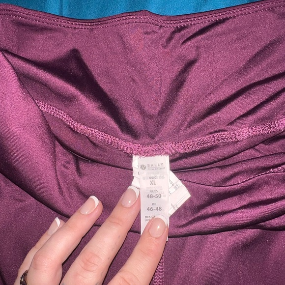 Bally Maroon Leggings - Picture 3 of 4